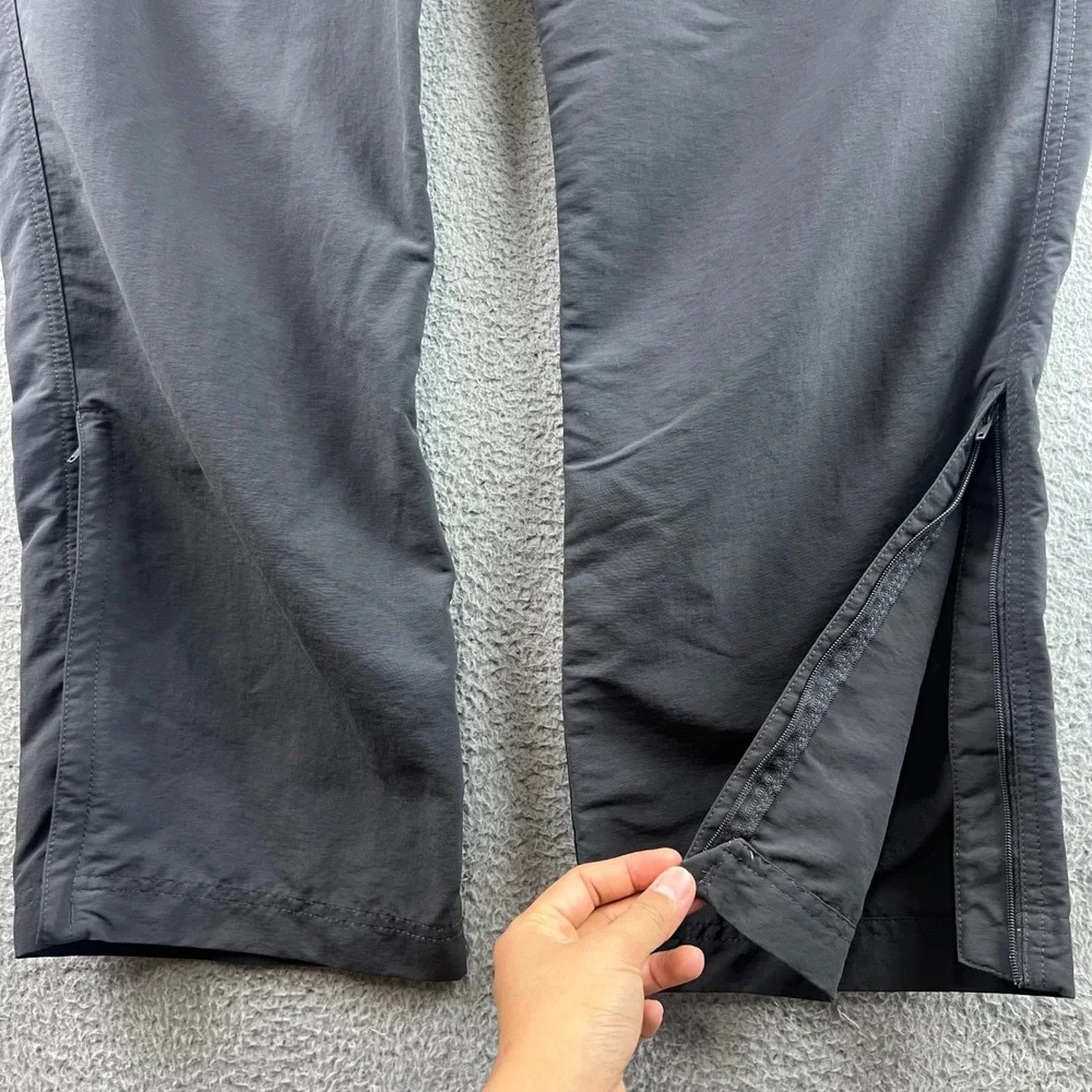 The North Face Mens Convertible Cargo Hiking Pants Dark Gray Size Medium Short